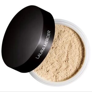 Laura Mercier | Translucent Loose Setting Powder - Matte Finish // MSRP: $43